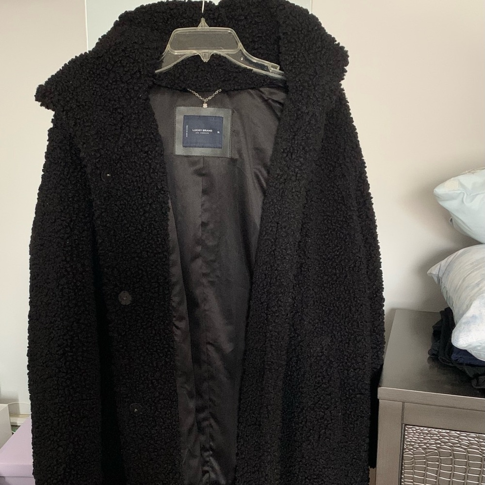 Women’s faux shearling coat. Black size XL